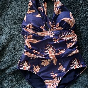 One-piece Swimsuit w/tummy control